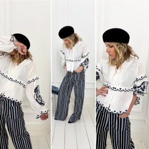 Blouse blanche broderies bleues