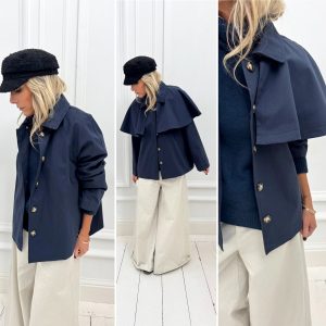 Veste bleu marine avec un col amovible